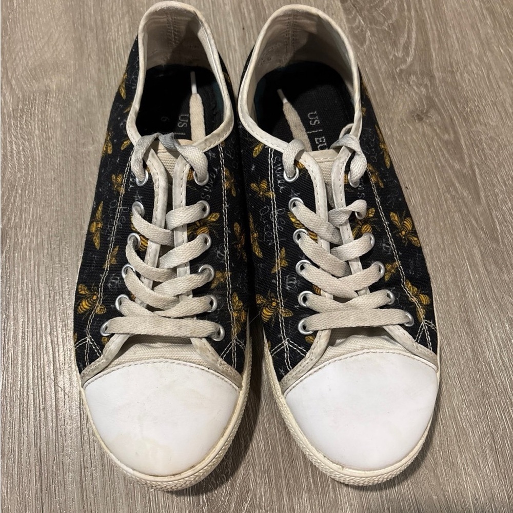 Bee Patterned Black and White Sneakers - Picture 3 of 3